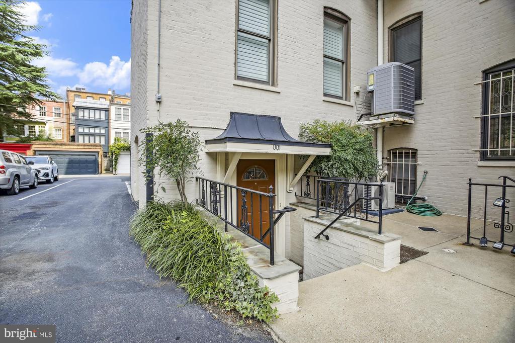Primary Photo - 2205 California St NW