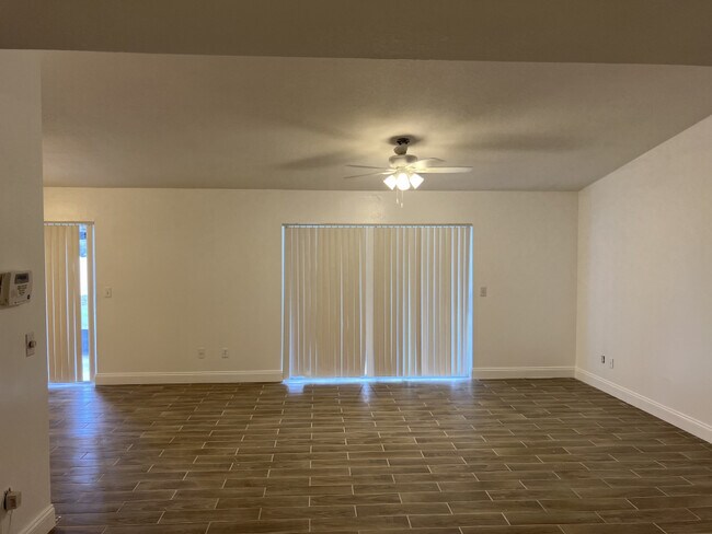 Building Photo - 7826 Clubhouse Estates Dr