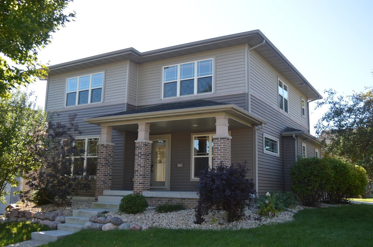 Primary Photo - 8921 Snowberry Ln