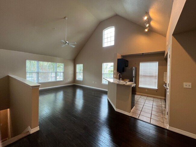 Foto del edificio - Beautiful 2-bedroom, 2-bath Condo available in sought after Admirals Walk private gated community.