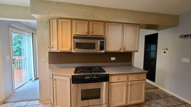 Building Photo - 321 Spring Point Dr