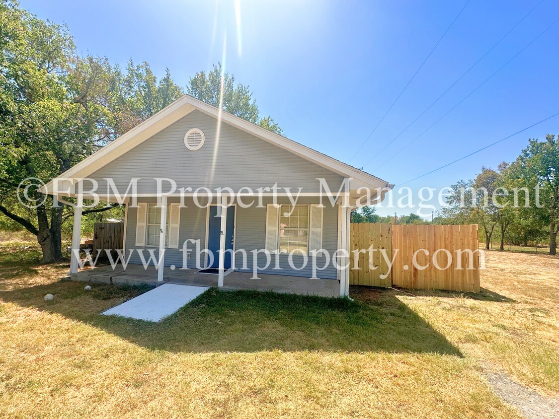 Primary Photo - 313 FM 709 - Spacious 3 Bedroom, 2 Bathroo...