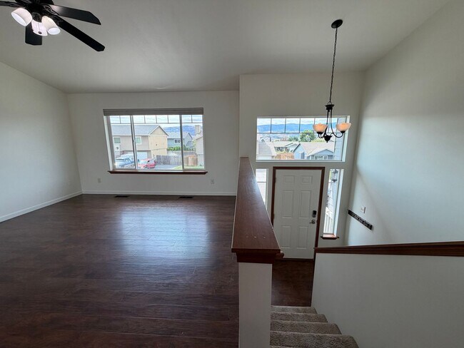 Building Photo - Now renting 4 bedroom House