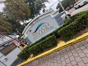 Building Photo - 9351 Fontainebleau Blvd
