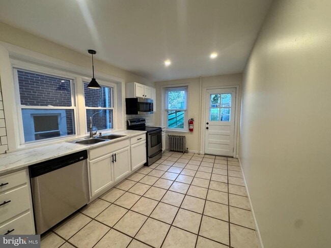 Building Photo - 828 Ford St