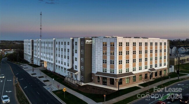 Building Photo - 8424 N Tryon St