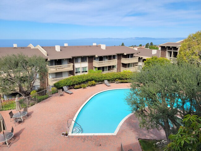 Foto del edificio - 6542 Ocean Crest Dr