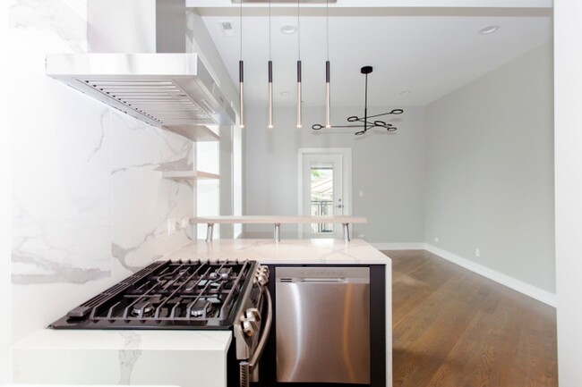 Foto del edificio - Luxury 2 Bed Apartment in Great Neighborho...