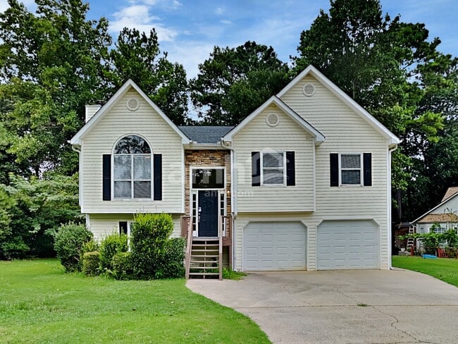 Building Photo - 1021 Whispering Woods Dr