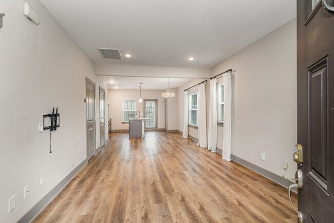 Photo - 2 Bed 2.5 bath Bellevue townhome 1,152 SqFt