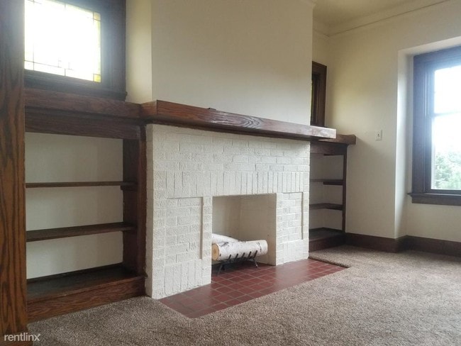 Building Photo - 3 br, 1 bath Apartment - 2104 N 57th St