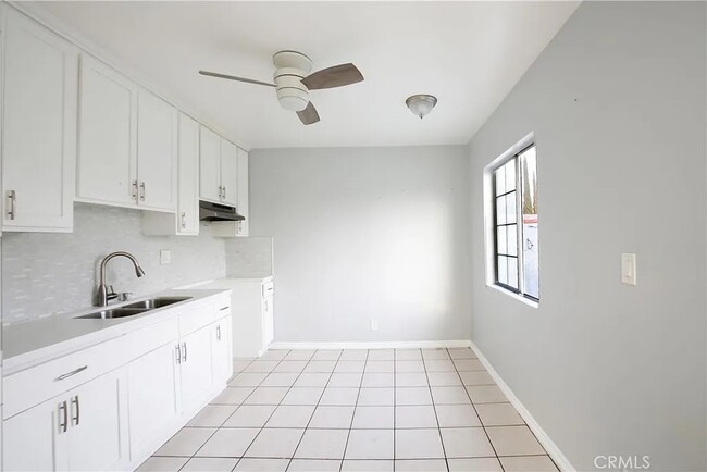 Kitchen - 2538 Malabar St