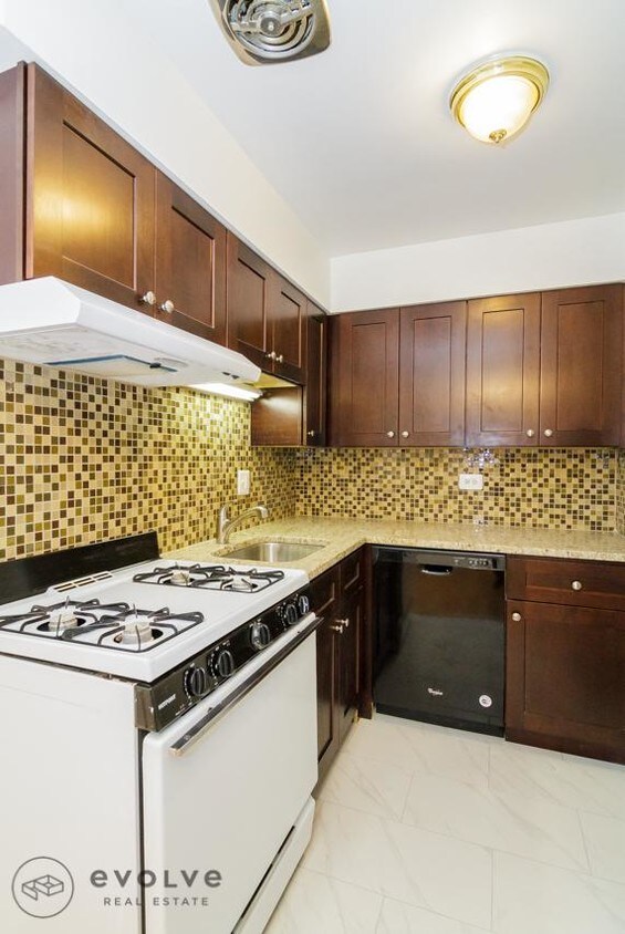 Foto principal - 3700 N Pine Grove Ave