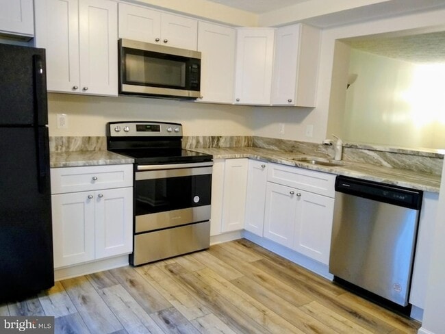 Building Photo - 11013 Barton Hill Ct