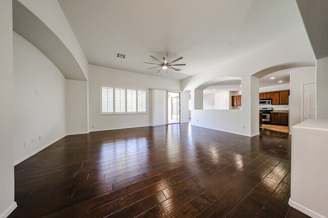 Foto del edificio - Welcome to this stunning 3-bedroom, 2-bathroom home located in the vibrant city of Chandler, AZ