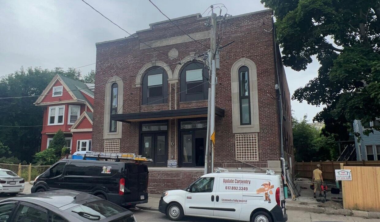 Primary Photo - 70 Wayland St
