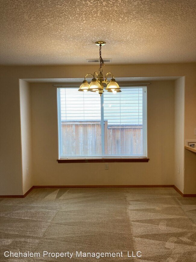 Building Photo - 3 br, 2 bath House - 905 Hilltop Dr.