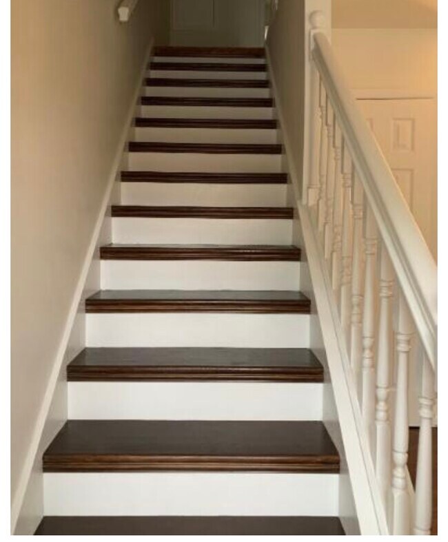 3 habitaciones, 2 baños - 1092 pies cuadrados - Baño principal - 134 E Chapel Ave