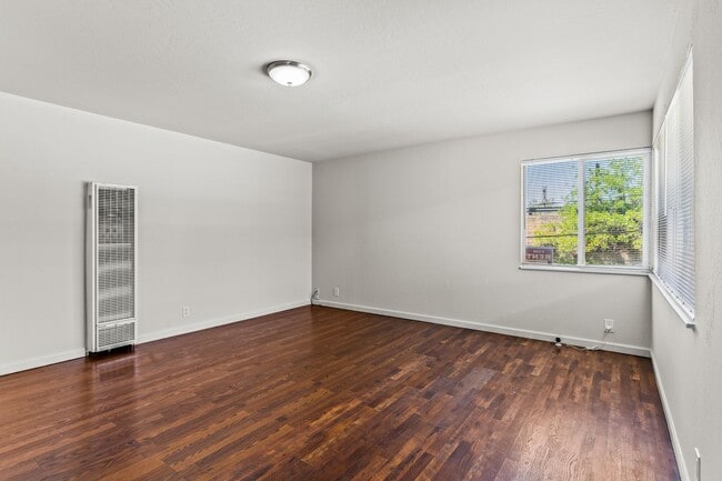 Foto del edificio - Sheffield Village Living: Spacious 2BD w/ Parking in San Leandro School District