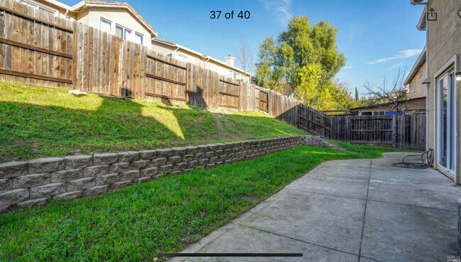 Building Photo - 1214 Swan Lake Dr