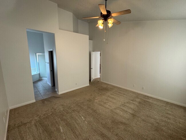 Foto del edificio - Single Level 3 Bedroom Home. Pet Friendly!