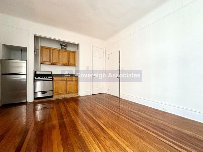 Building Photo - 45 Tiemann Pl