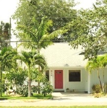 Building Photo - 416 Narvaezi St