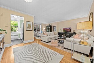 Building Photo - 629 Kappock St