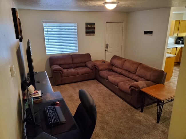 Building Photo - Rigby Unit 6