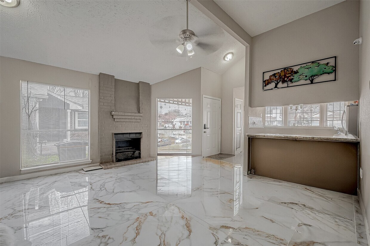 Foto principal - 9215 Golden Meadow Dr