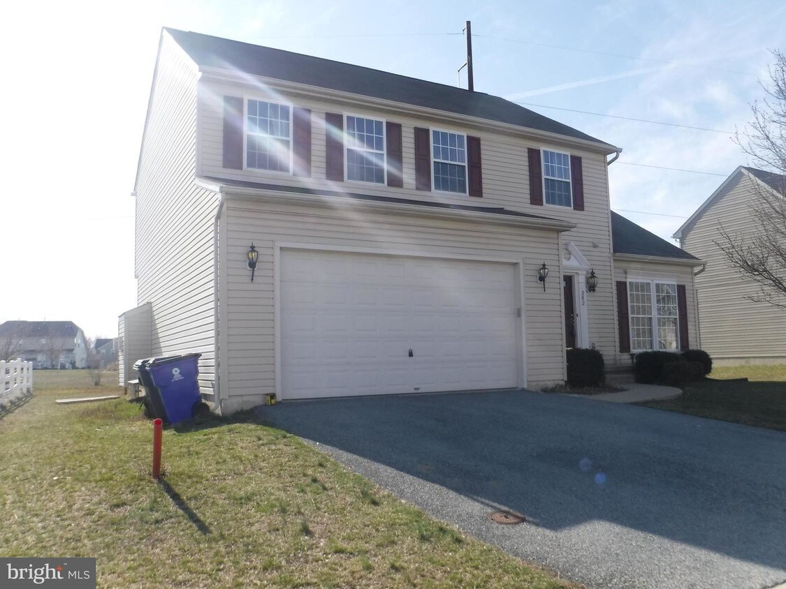 Primary Photo - 202 Aberdeen Way