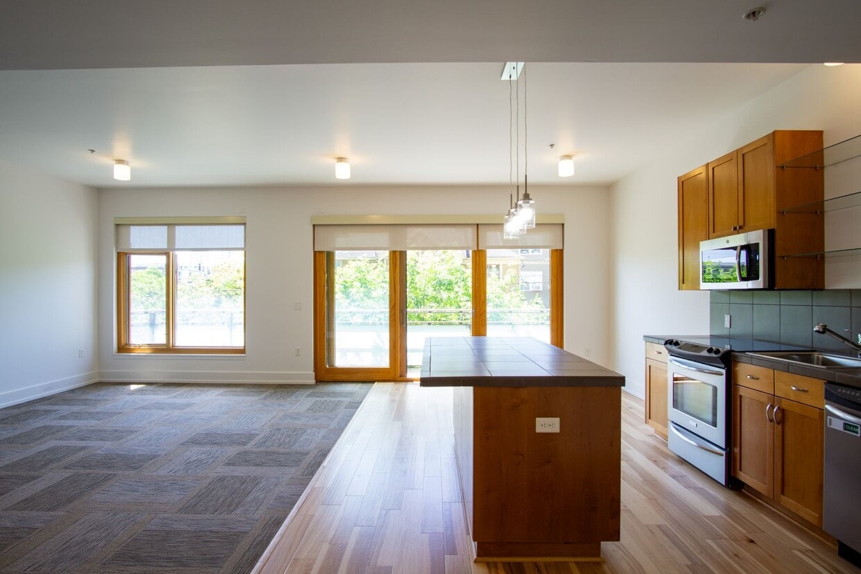 Primary Photo - Stylish and Modern 2-Bedroom in Slabtown R...