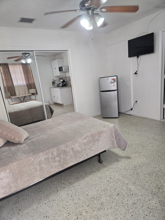 Building Photo - 3165 W 2nd Ave