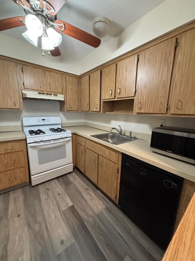 Building Photo - 13 N Rockland Ave
