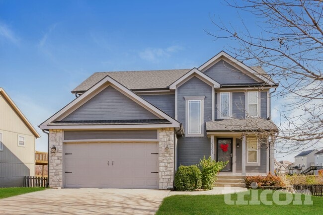 Building Photo - 10201 N Lewis Ave