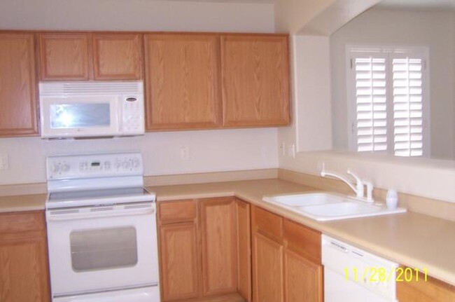 Building Photo - 3 Bed, 2 Bath Home in Power Ranch Subdivis...