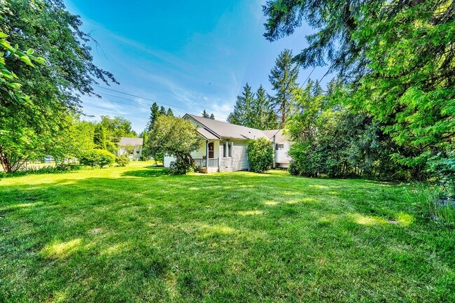 Building Photo - Bothell Rambler