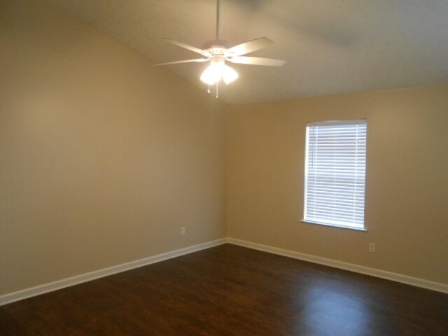 Building Photo - 988 Drayson Drive