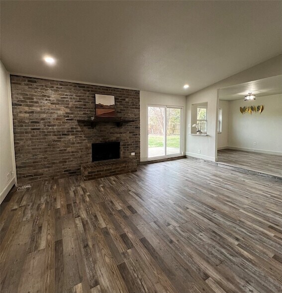 Foto del edificio - 2505 Clearwood Dr