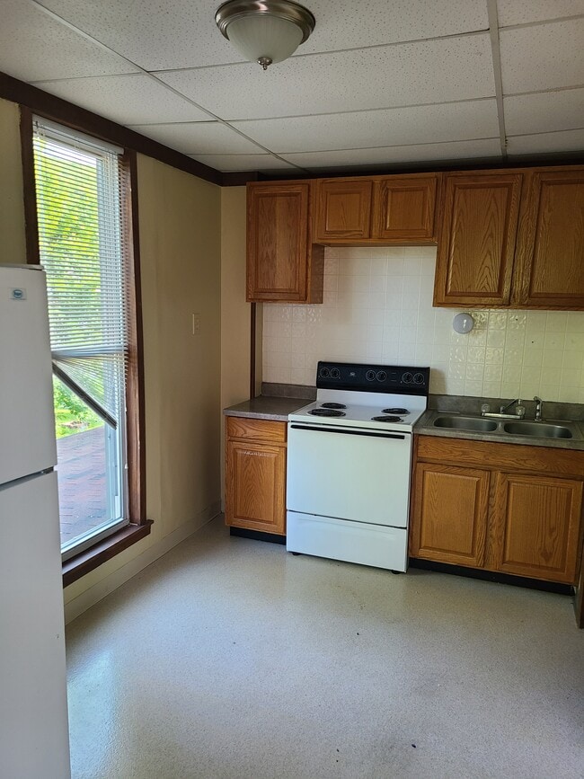 1010 Lincoln Ave Unit 2, Tyrone, PA 16686 Apartments in Tyrone, PA