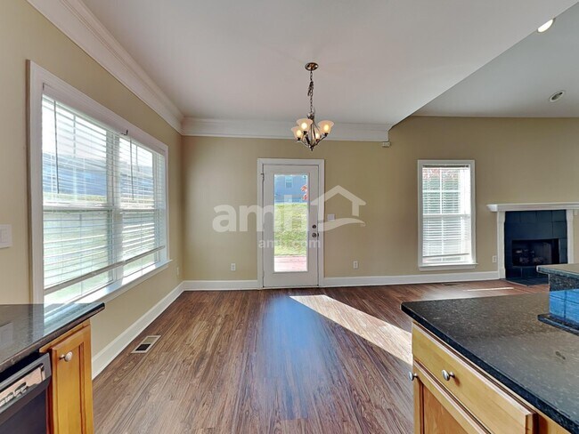 Foto del edificio - 116 Lake Point Ct