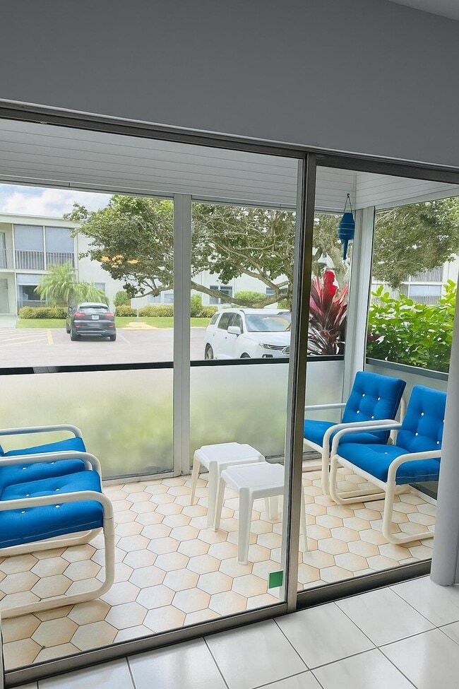 Foto del edificio - 7527 S Oriole Blvd