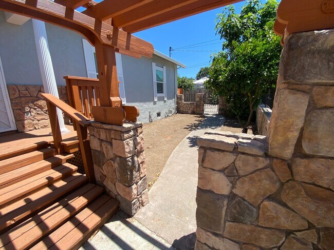 Foto del edificio - Updated 2bd+/1.5ba House in Sonoma!