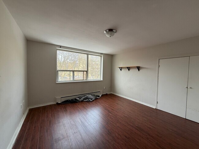 Photo du bâtiment - 140 Springhurst Ave