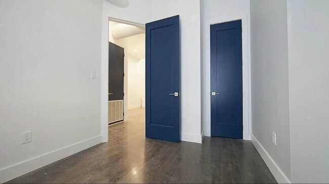 Foto del edificio - 4 bedroom in BROOKLYN NY 11221