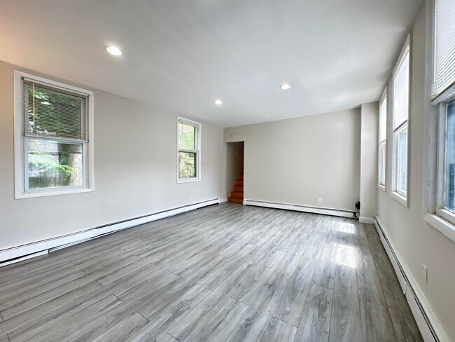 Building Photo - 414 Undercliff Ave