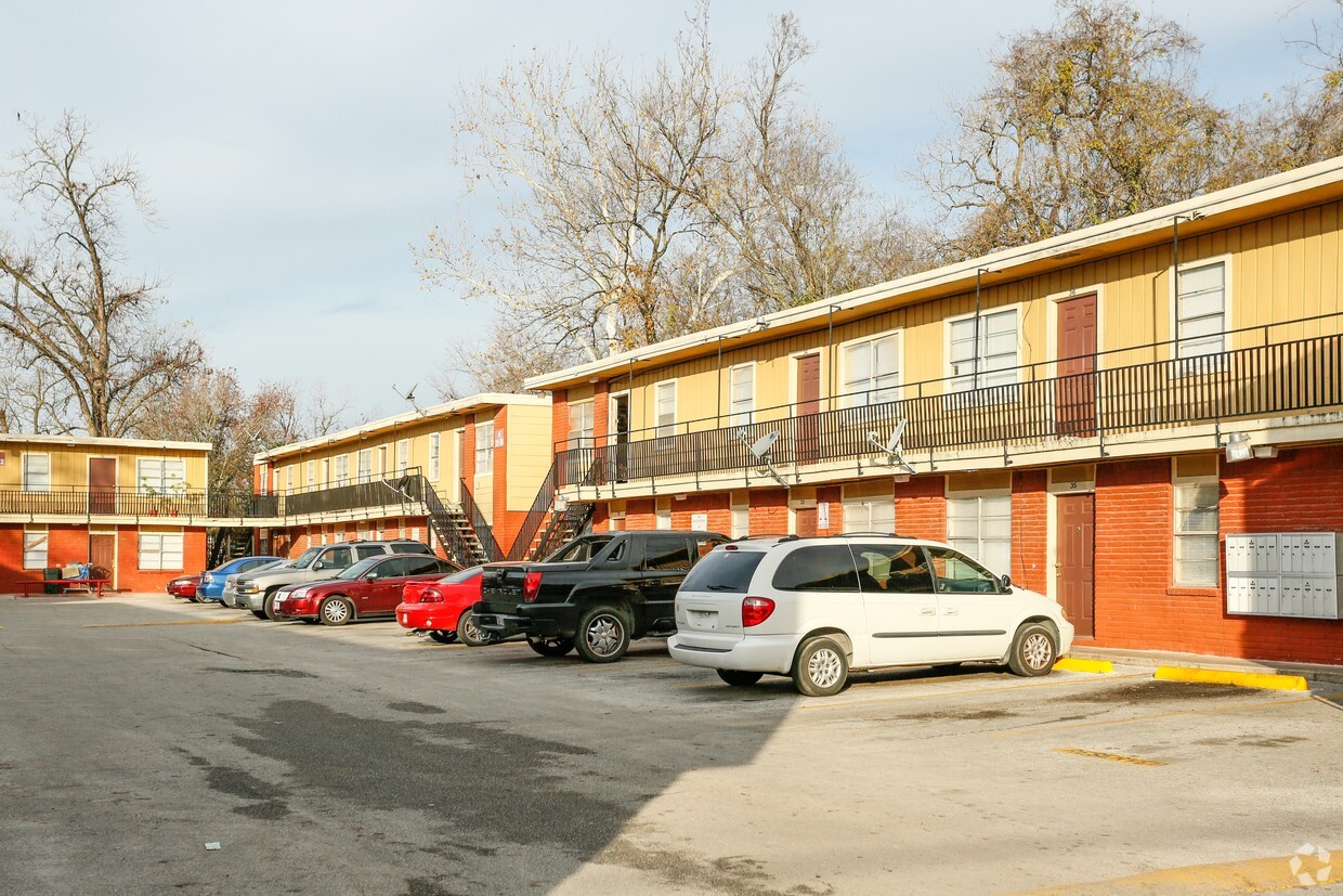 Primary Photo - The Legacy Apartments