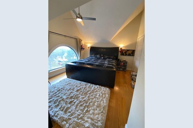 Spacious bedroom - 149 Andover St