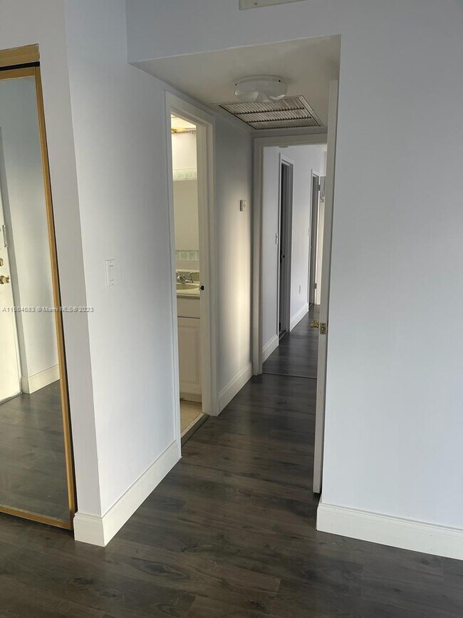 Foto del edificio - 17570 Atlantic Blvd