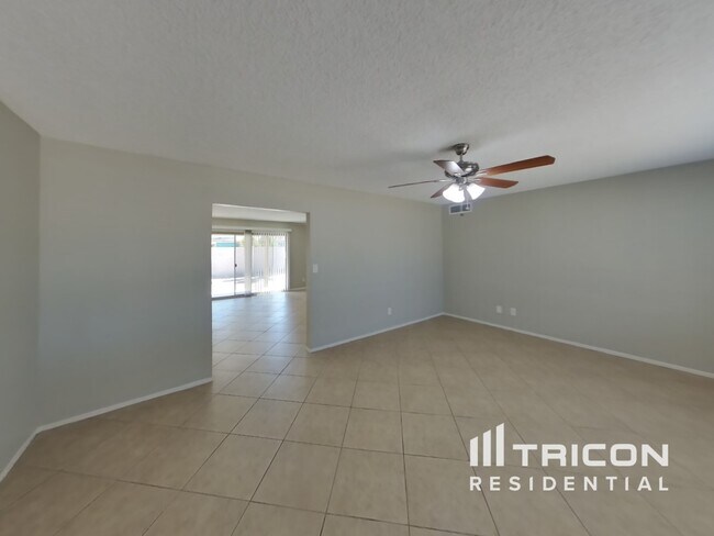Foto del edificio - 3727 E Dahlia Dr